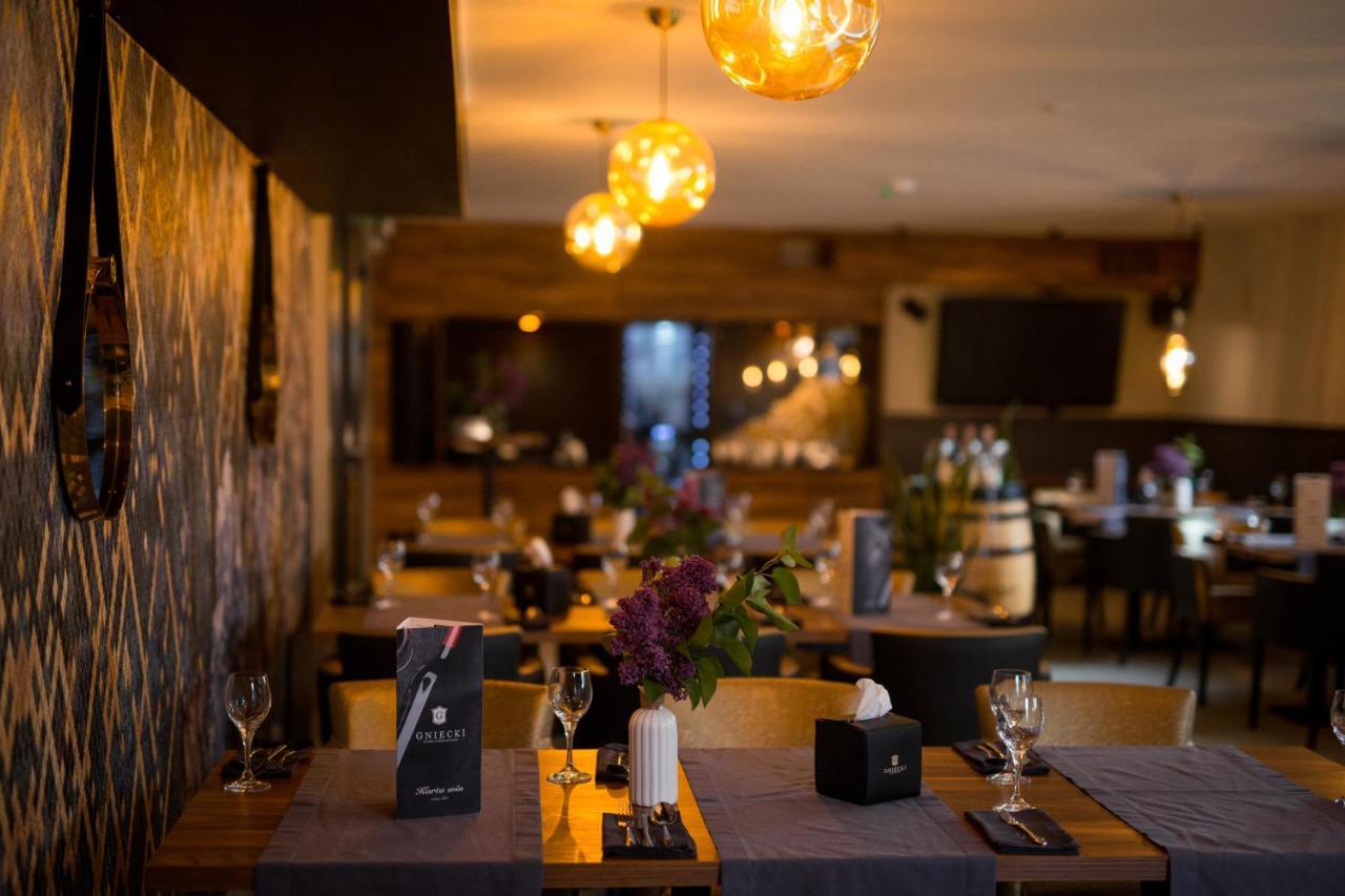 Gniecki Hotel & Restaurant - Hotel Hrubieszow Buitenkant foto