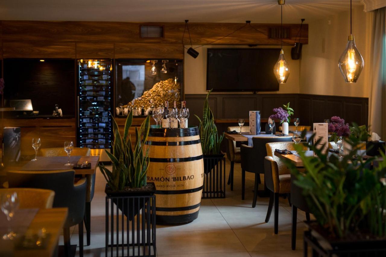 Gniecki Hotel & Restaurant - Hotel Hrubieszow Buitenkant foto