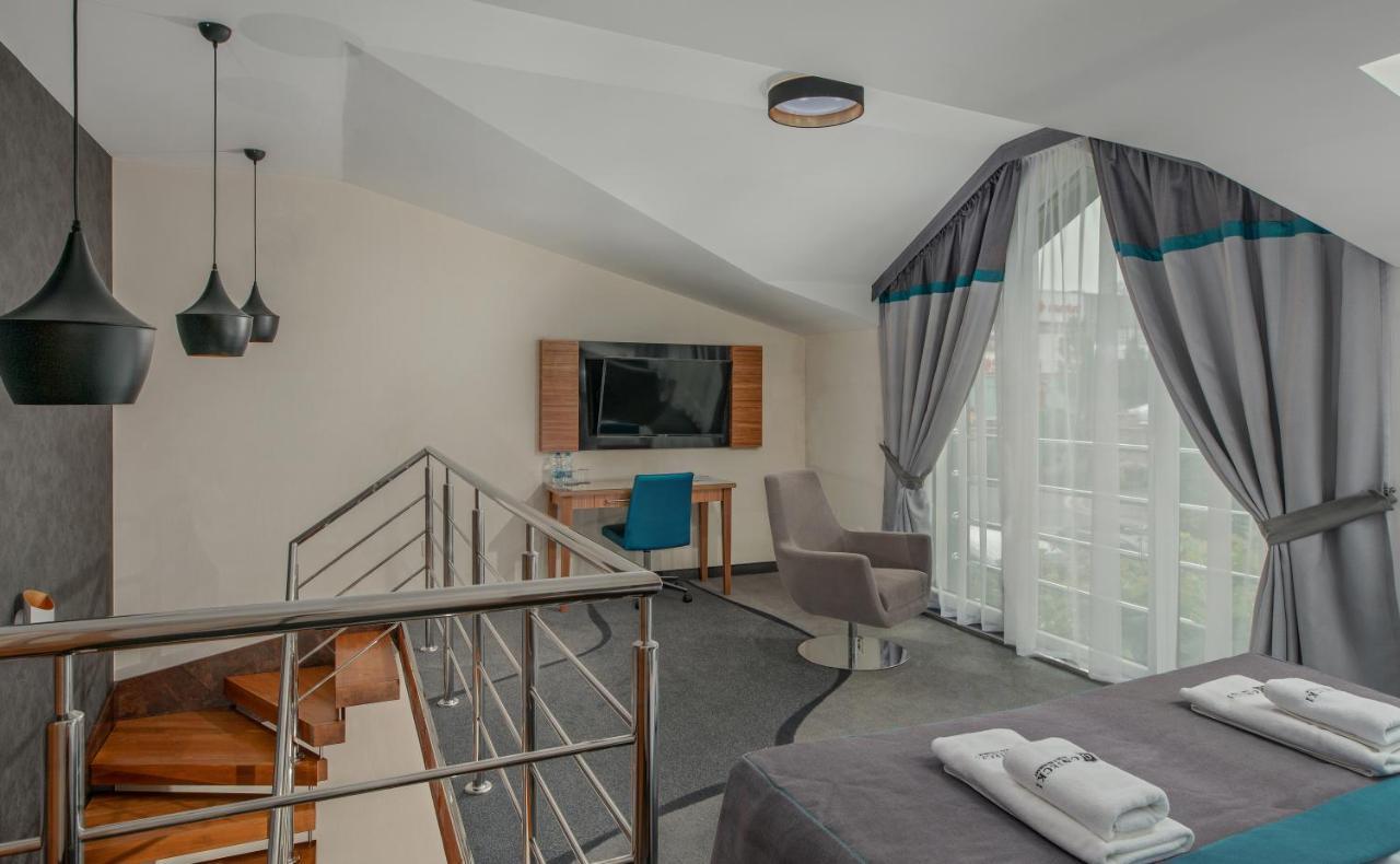 Gniecki Hotel & Restaurant - Hotel Hrubieszow Buitenkant foto