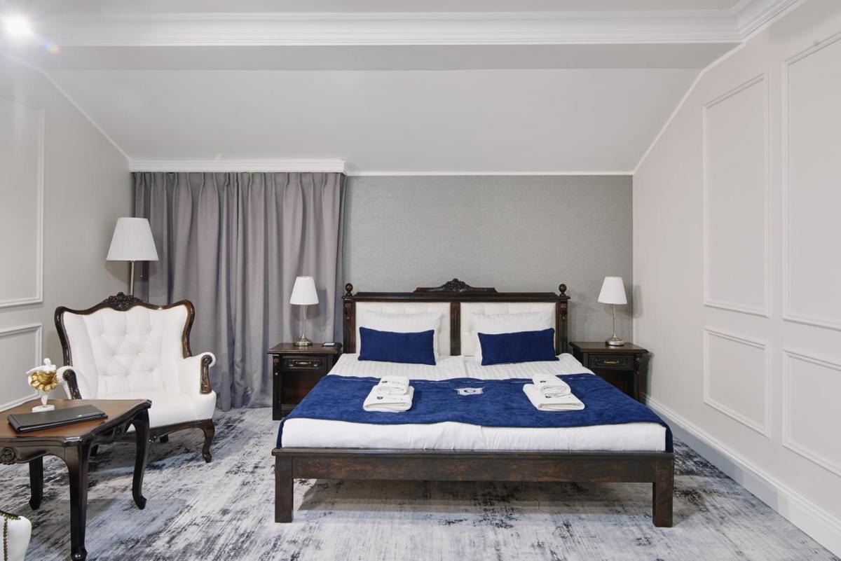 Gniecki Hotel & Restaurant - Hotel Hrubieszow Buitenkant foto
