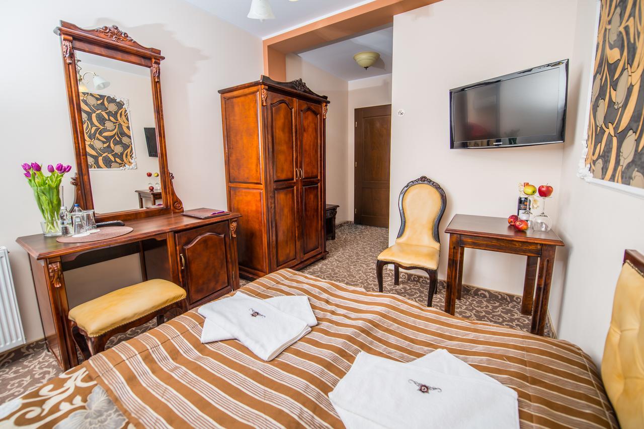 Gniecki Hotel & Restaurant - Hotel Hrubieszow Kamer foto