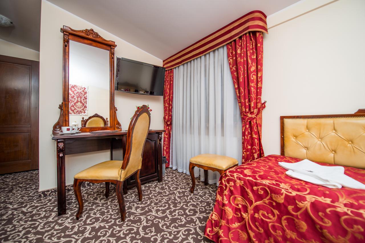 Gniecki Hotel & Restaurant - Hotel Hrubieszow Kamer foto