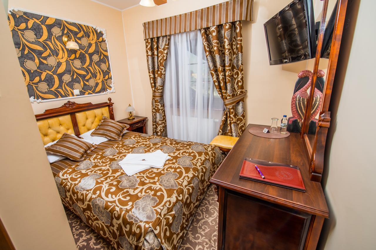 Gniecki Hotel & Restaurant - Hotel Hrubieszow Kamer foto