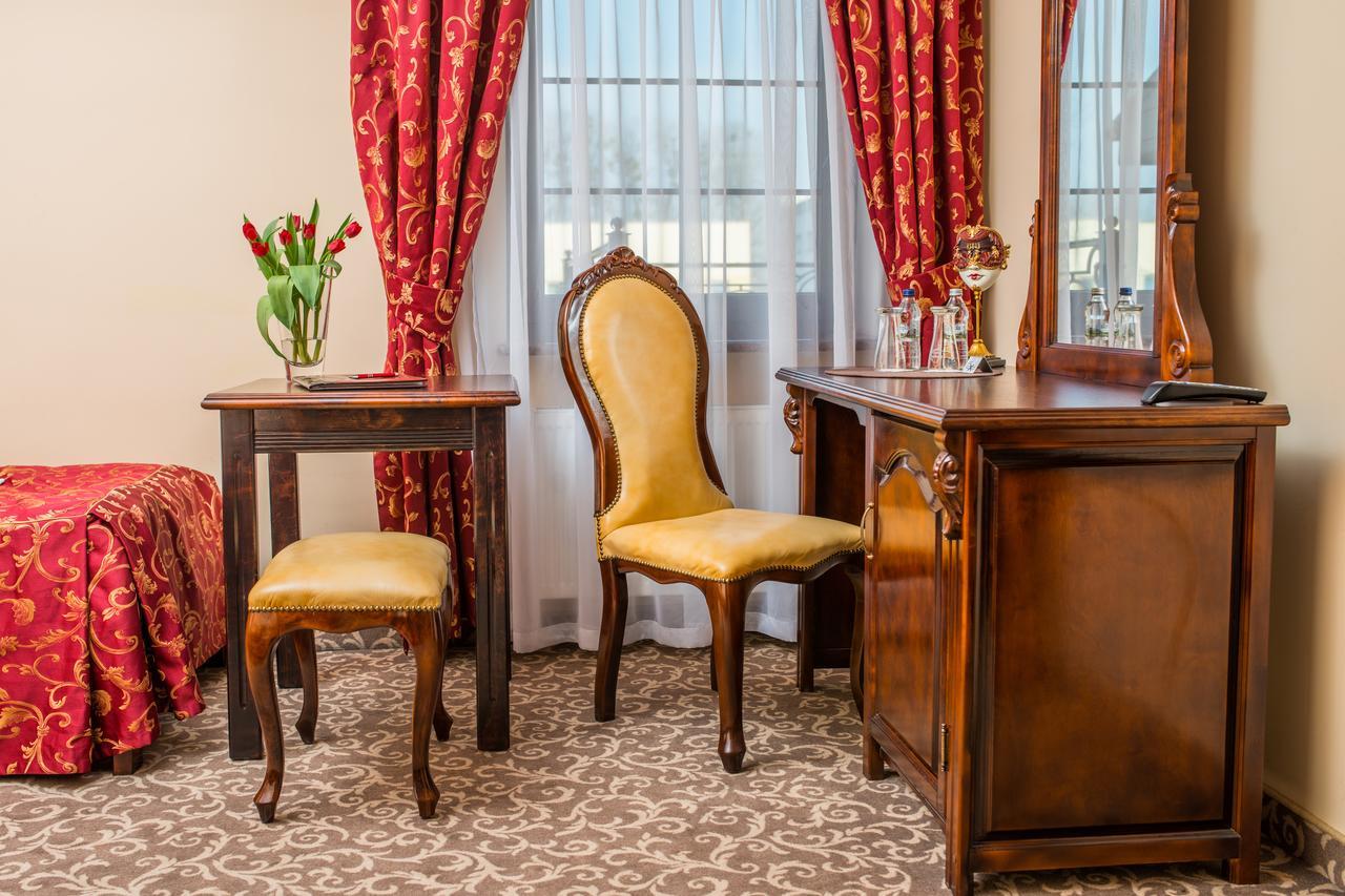 Gniecki Hotel & Restaurant - Hotel Hrubieszow Kamer foto