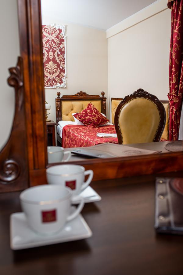 Gniecki Hotel & Restaurant - Hotel Hrubieszow Kamer foto
