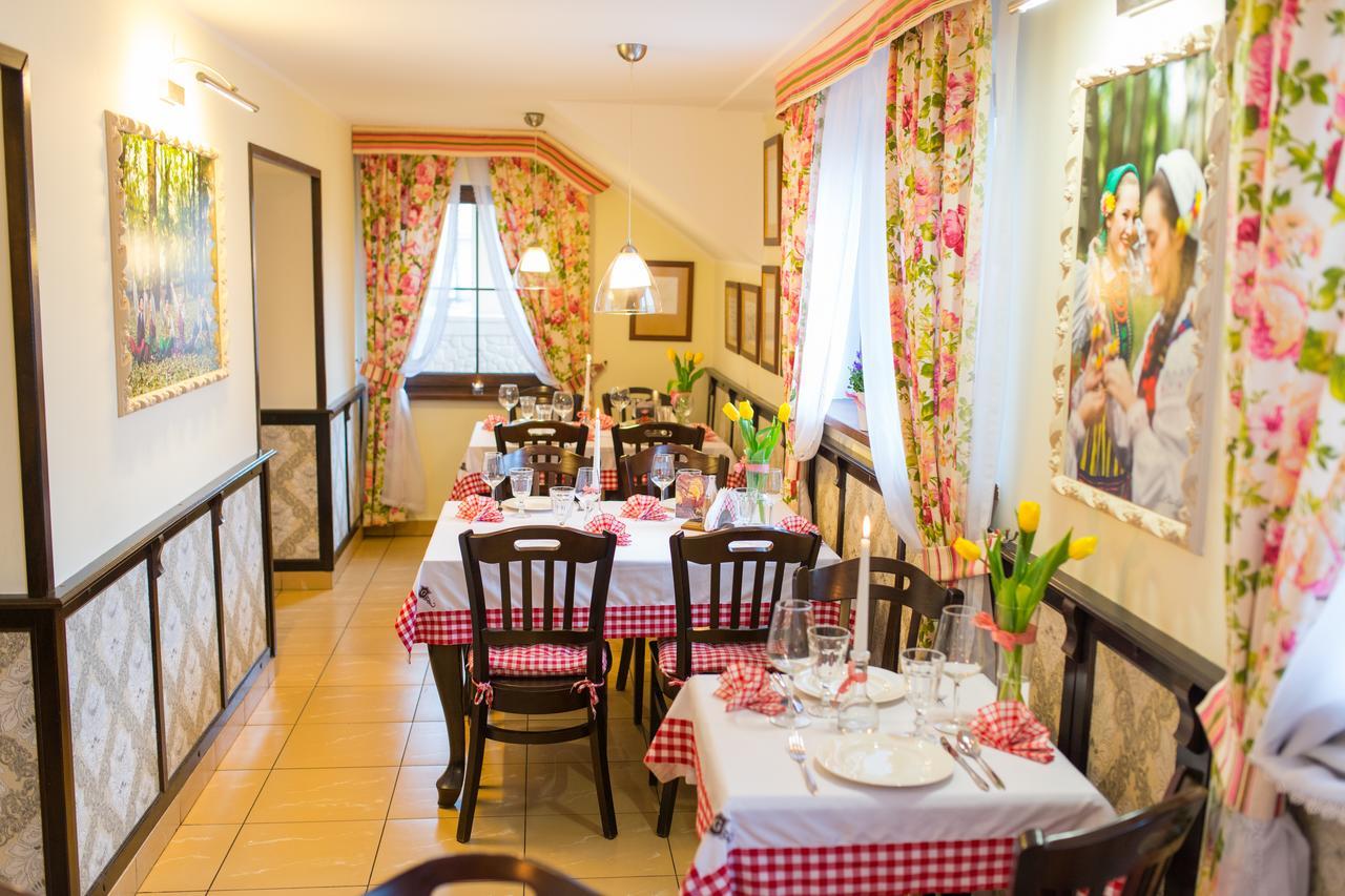 Gniecki Hotel & Restaurant - Hotel Hrubieszow Buitenkant foto