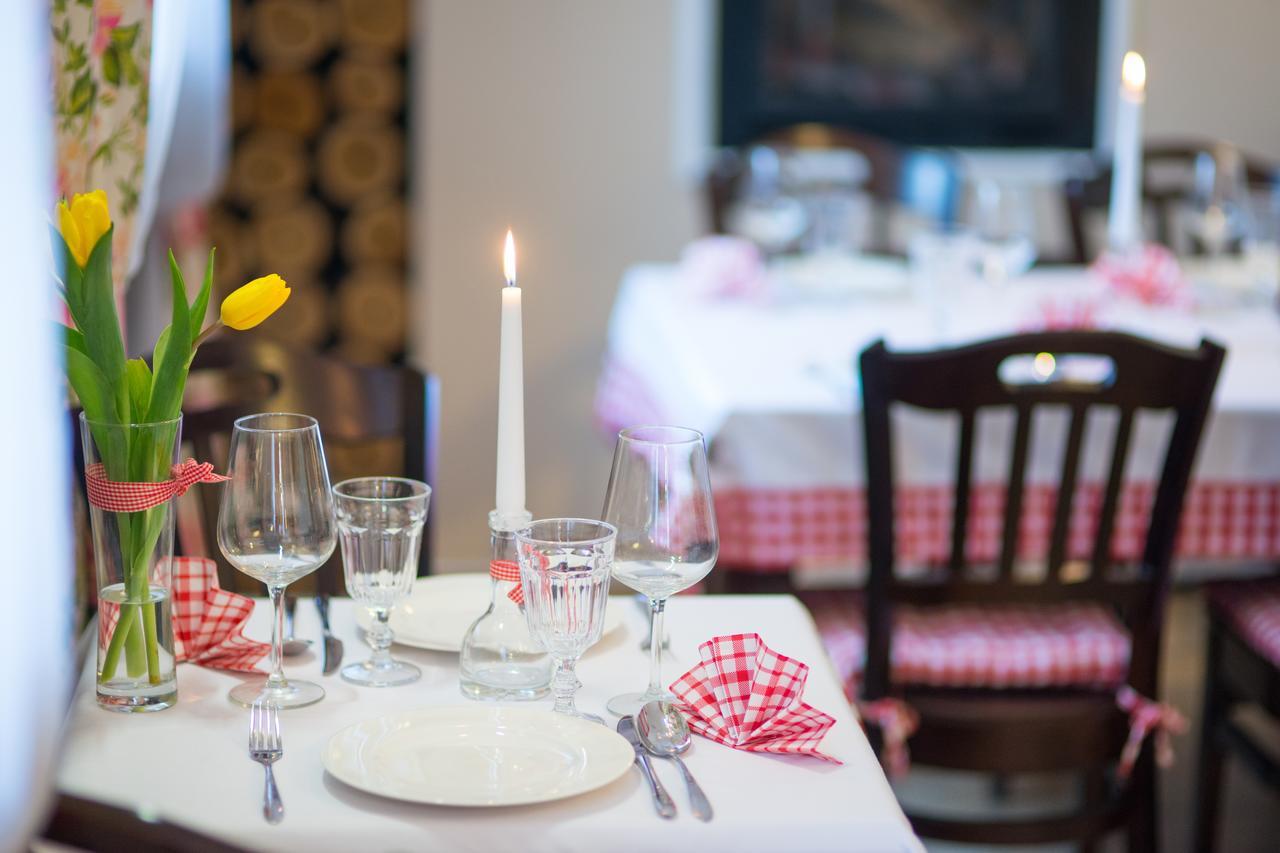 Gniecki Hotel & Restaurant - Hotel Hrubieszow Buitenkant foto