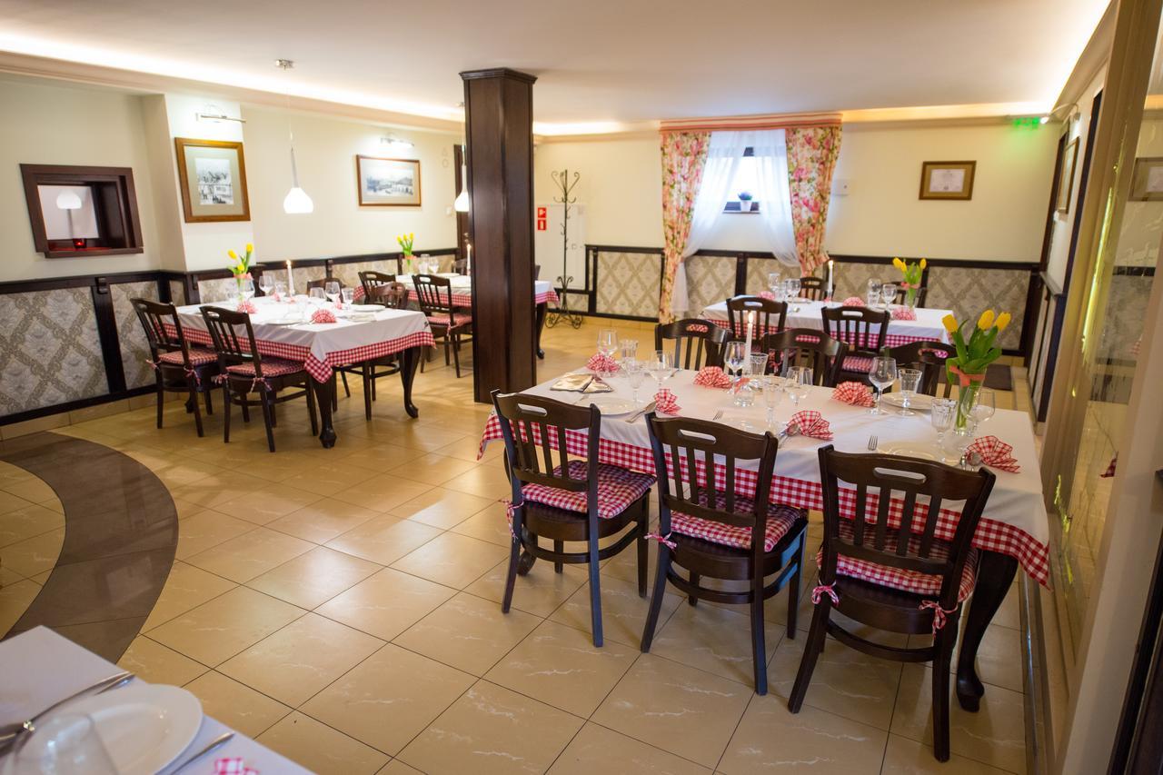 Gniecki Hotel & Restaurant - Hotel Hrubieszow Buitenkant foto