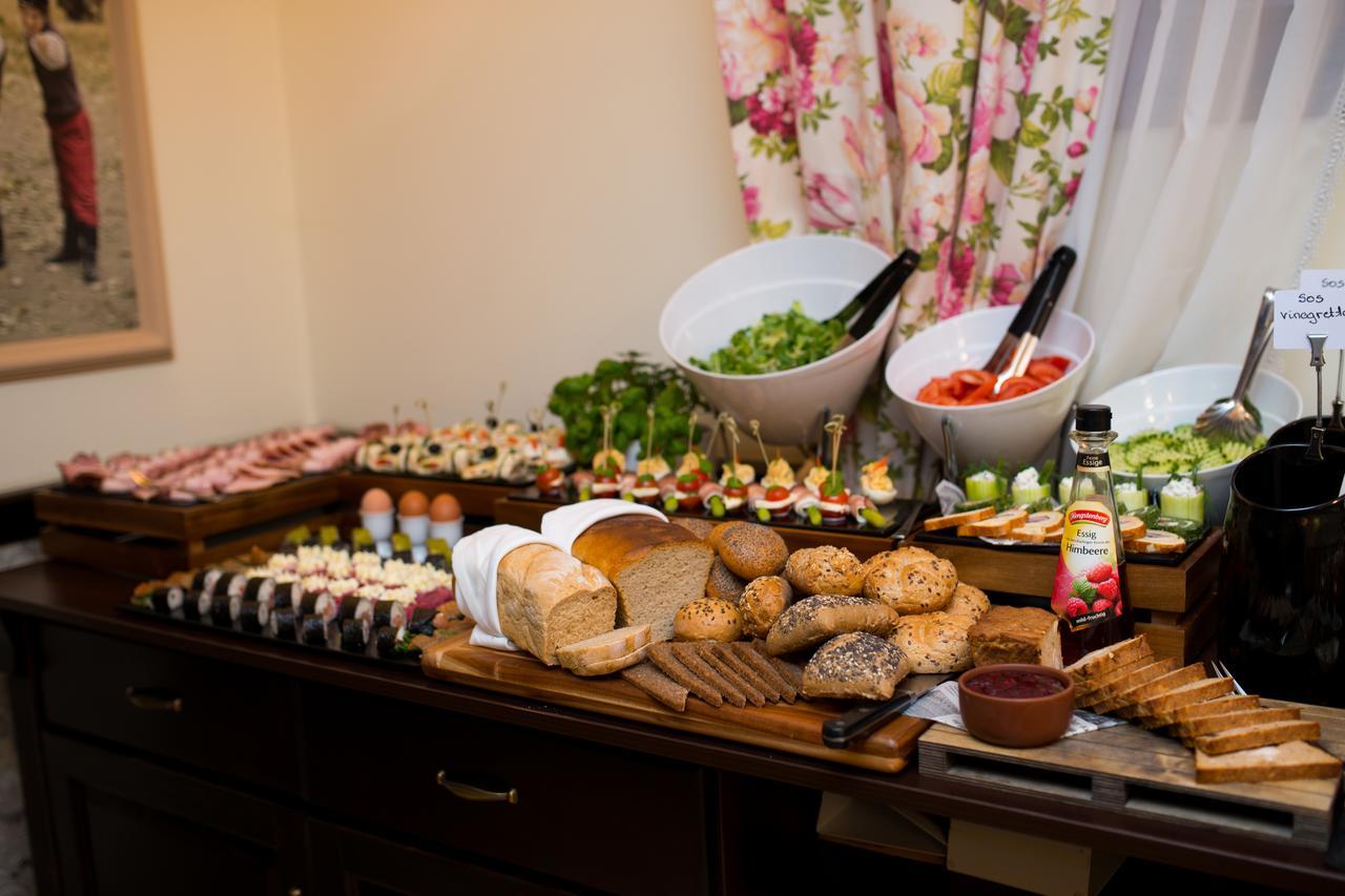 Gniecki Hotel & Restaurant - Hotel Hrubieszow Buitenkant foto